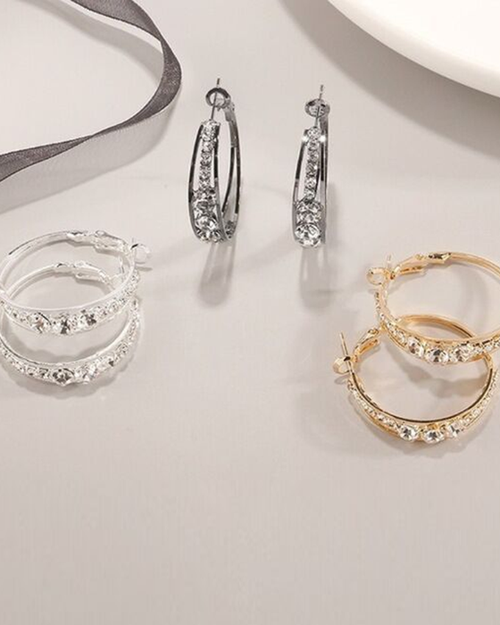 Hoop-örhängen med infattade rhinestones