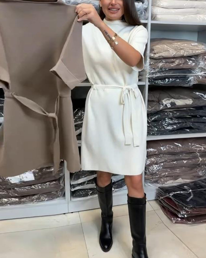 Klänning Med Enfärgad Färg, Stickad Stoff, Bälte Detalj Och Elegant Stämning