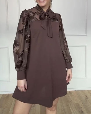 Klänning Med Långa Ärmar Och Snörning