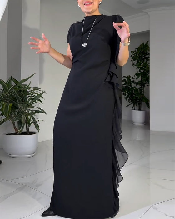 Modig Enfärgad Klänning Med Volangdesign