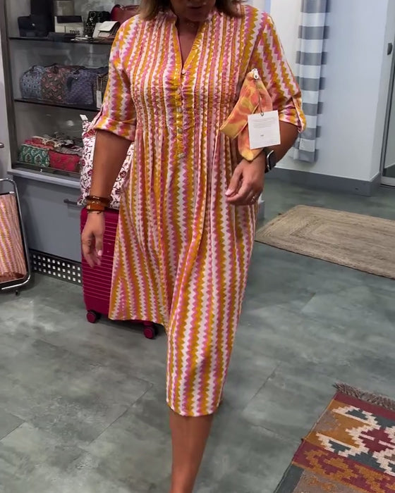 Klänning med vågmönster