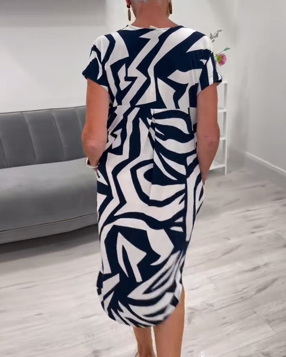 V-ringad kortärmad klänning med tryck