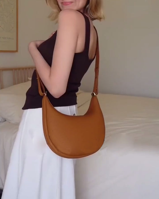Enfärgad elegant halvmåneformad axelremsväska