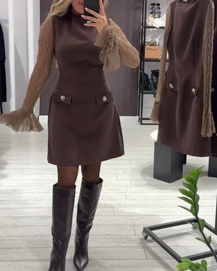 Stilfull Och Elegant Klänning Med Klockärmar