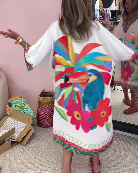 V-ringad klänning med graffititryck