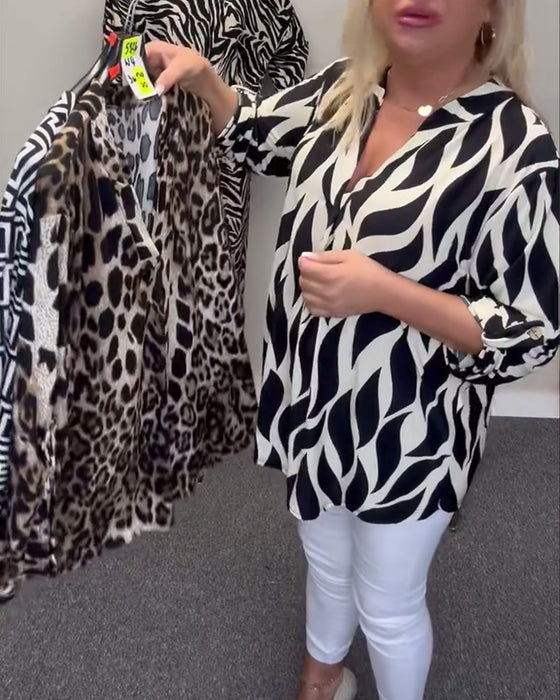 V-ringad avslappnad blus med tryck