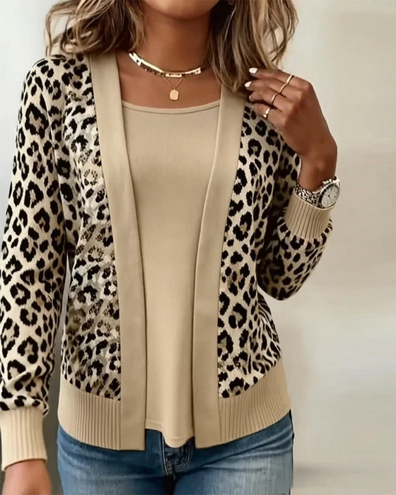 Topp Med Falsk Tvådelad Look Och Leopardmönster