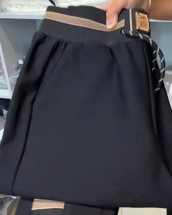 Stilfulla Byxor Med Dragsko Och Elastiskt Liv