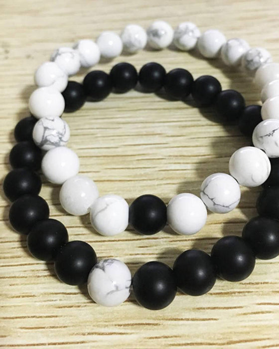 Armbandsset med vävda pärlor i svart och vitt