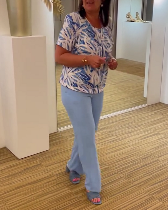 Tryckt kortärmad plisserad blus med rund hals