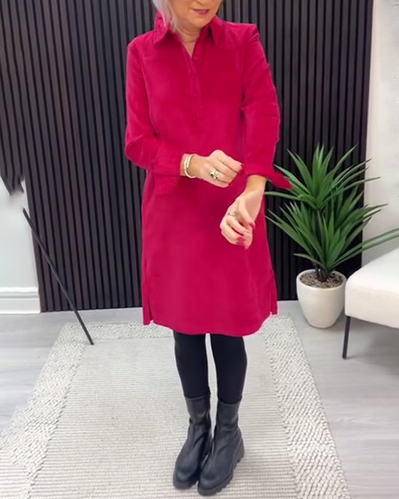 Enfärgad Långärmad Klänning Med Slag