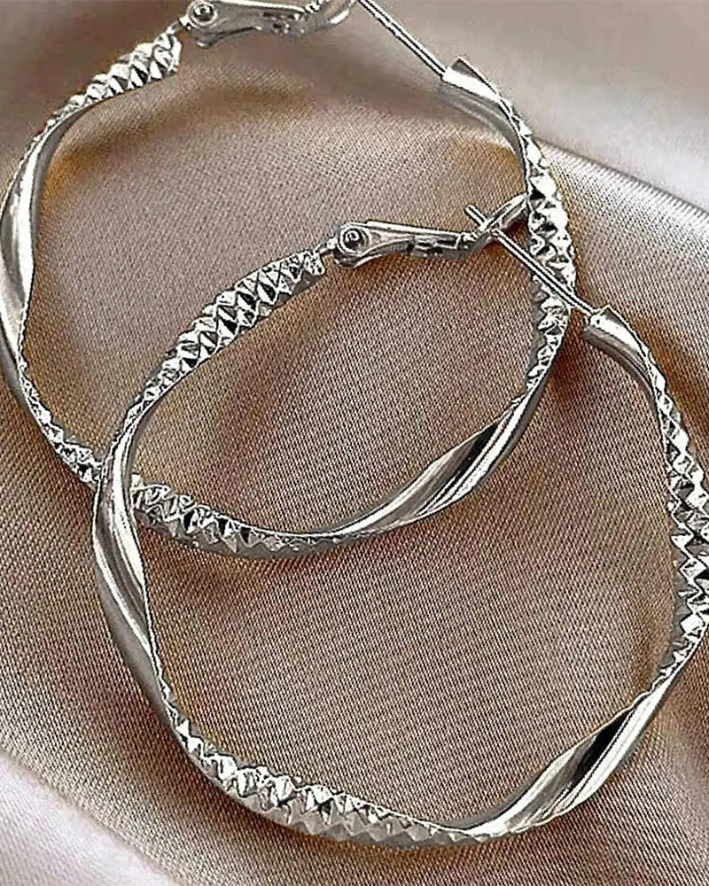 Minimalistisk Oregelbunden Vriden Ring Örhängen Elegant Texturerad Design