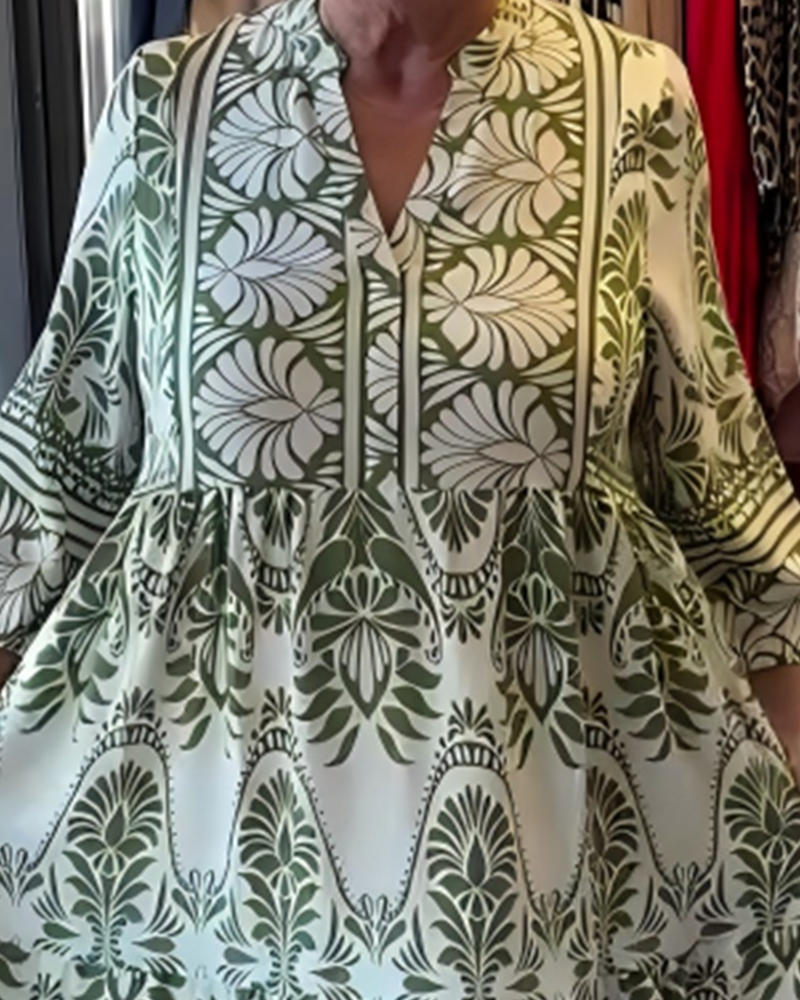 Klänning Med Blommönster Och V-Ringning