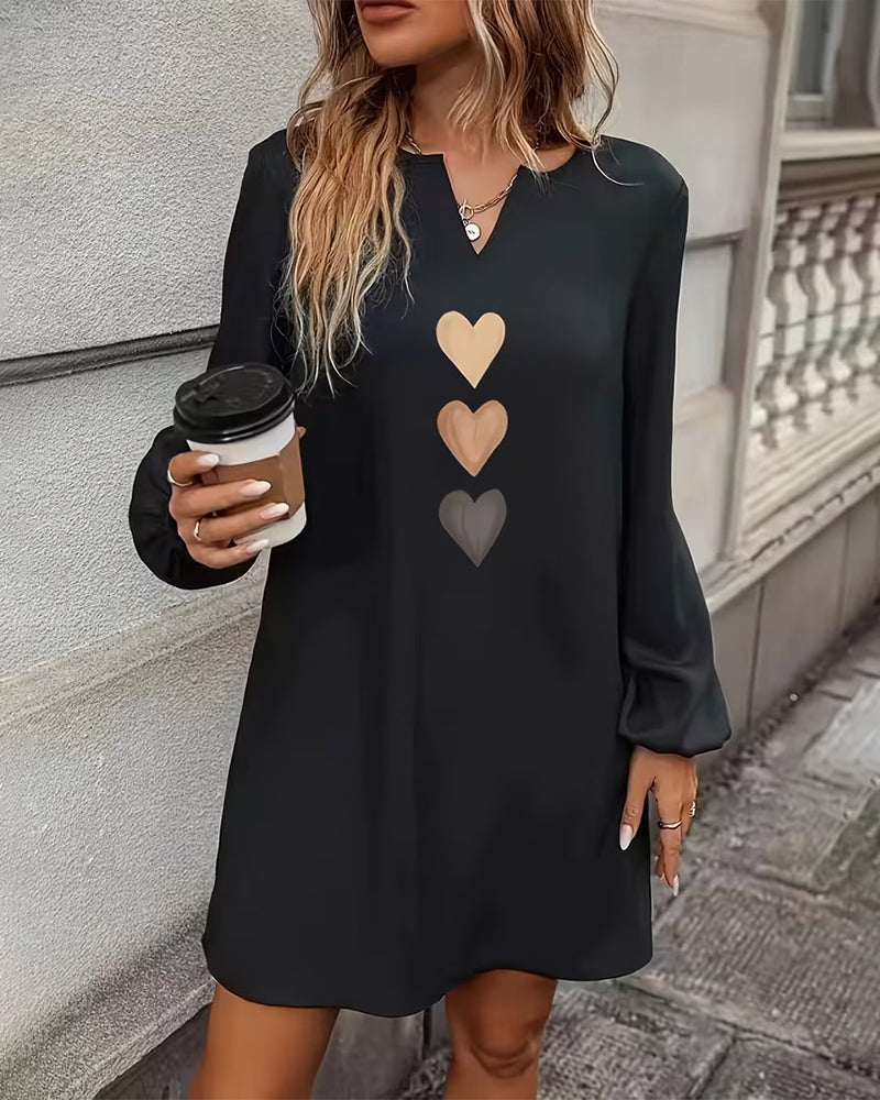 V-Ringad Rak Klänning Med Hjärtformad, Figursmickrande Design