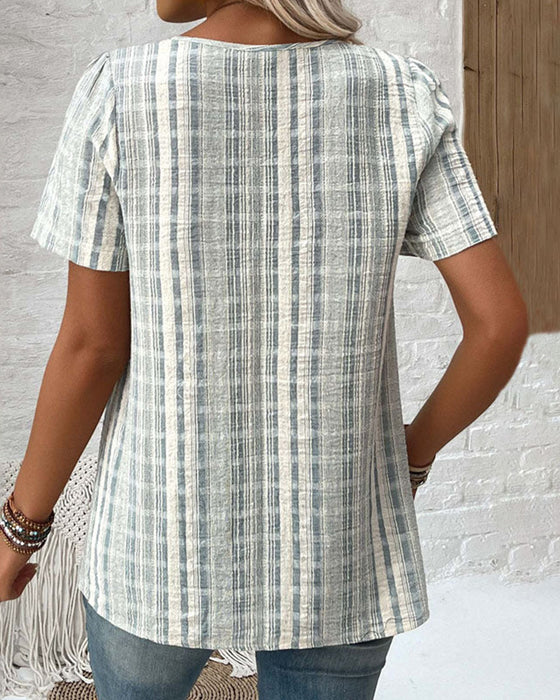 T-shirt avslappnad v-ringad randig pläd