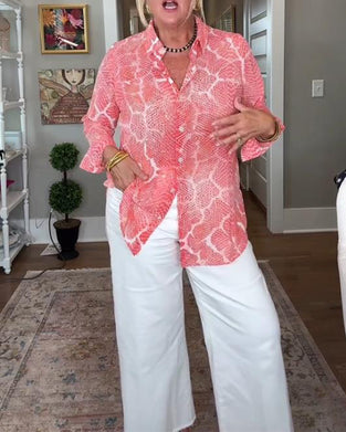 Blus Med Knappad Och Texturerad Egenskaper