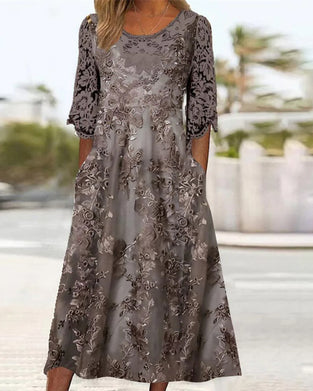 Klänning Med Runt Halsutsnitt Och Trekvartsärmar