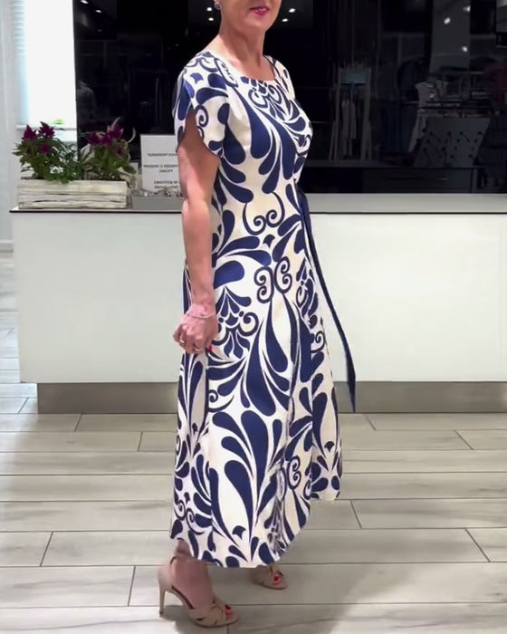 Elegant kortärmad klänning med kontrasttryck