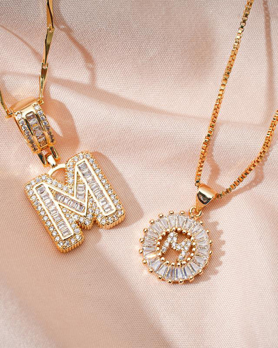 Halsband Initial Bokstav Hängsmycke 2 Förpackning