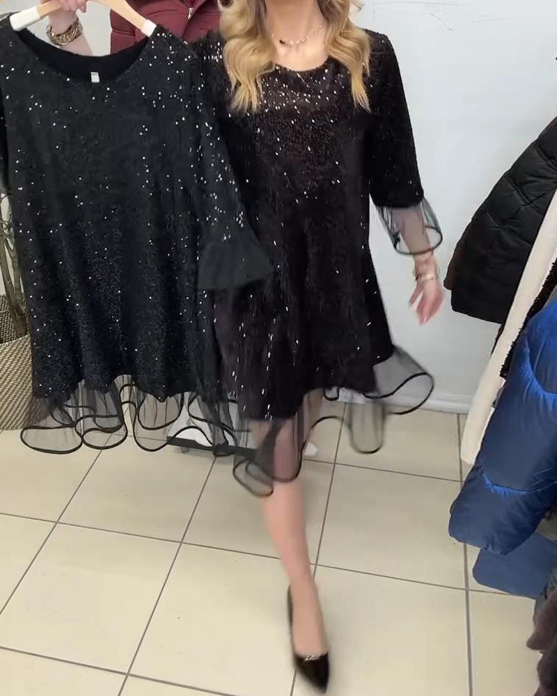 Modernt Klänning Med Trumpetärmar Och Paljetter