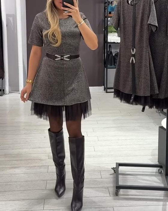 Klänning Med Fotskörtsinsats Och Rund Halsringning