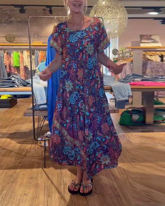 Tryckt kortärmad lång klänning med rund hals