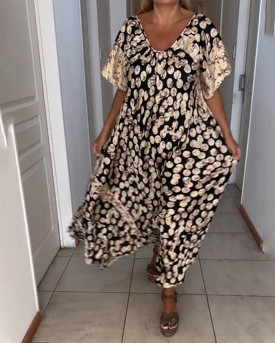 V-ringad kortärmad klänning med tryck