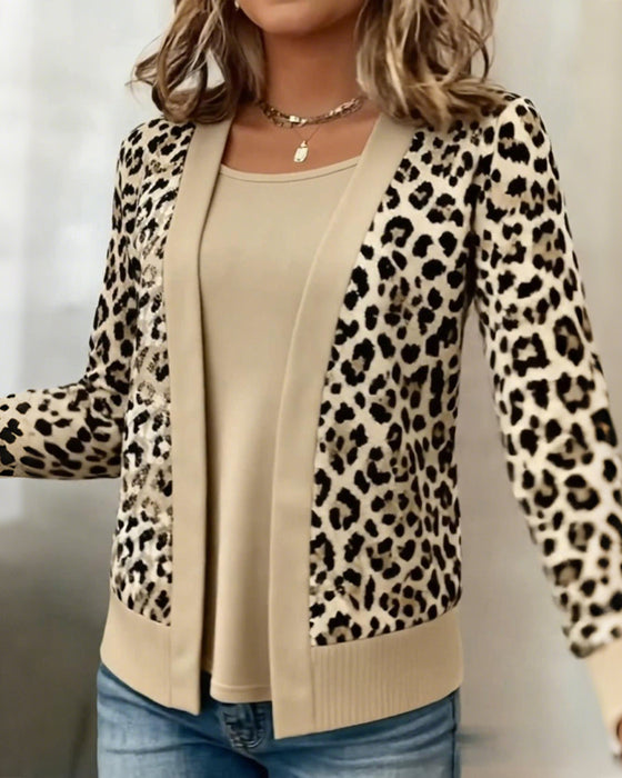 Topp Med Falsk Tvådelad Look Och Leopardmönster