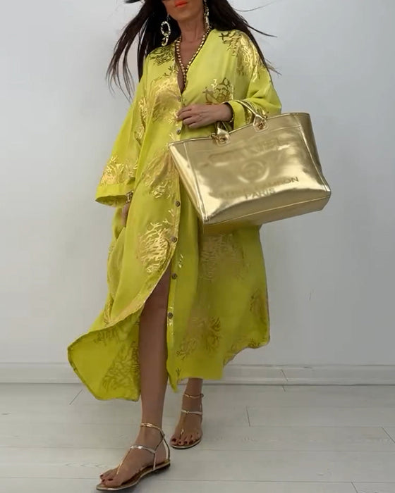 Långärmad lös klänning med tryck med knappar