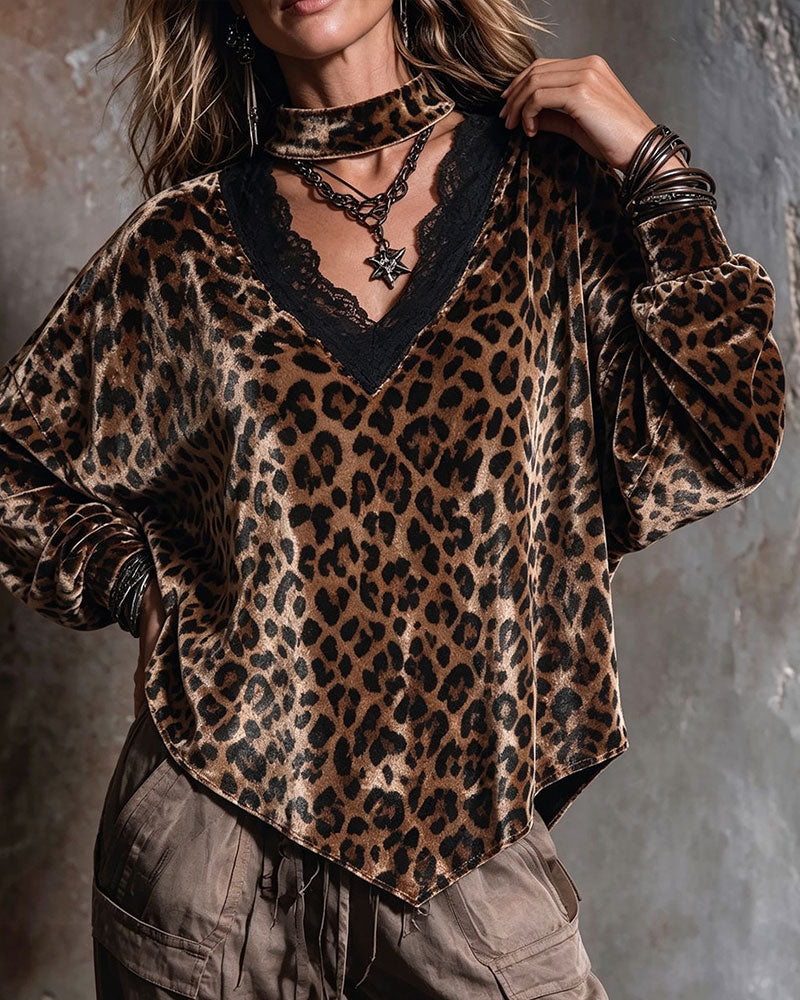 Blus V-Hals Leopard Oregelbunden