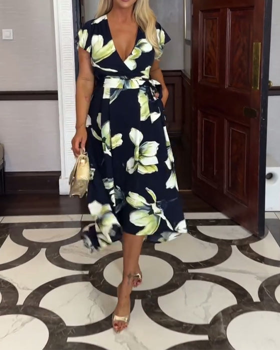 Klänning V-Ringad Blommigt Tryck Midja Kortärmad