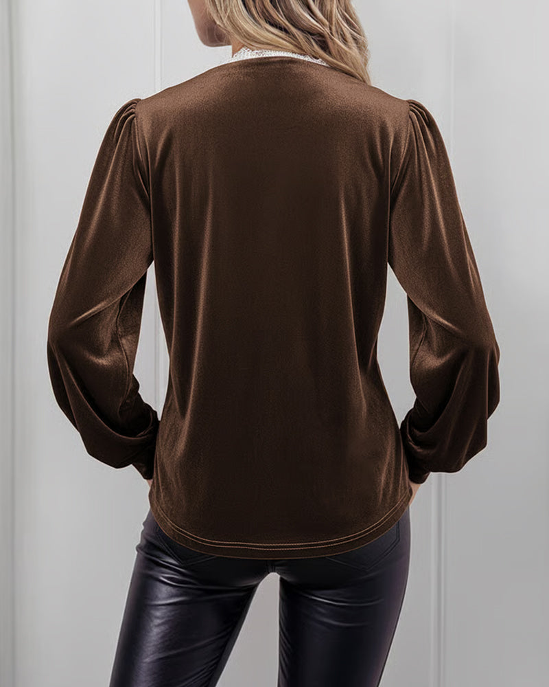 Top Med Spets Panel Detalj, V-Hals Design Och Feminint Stil