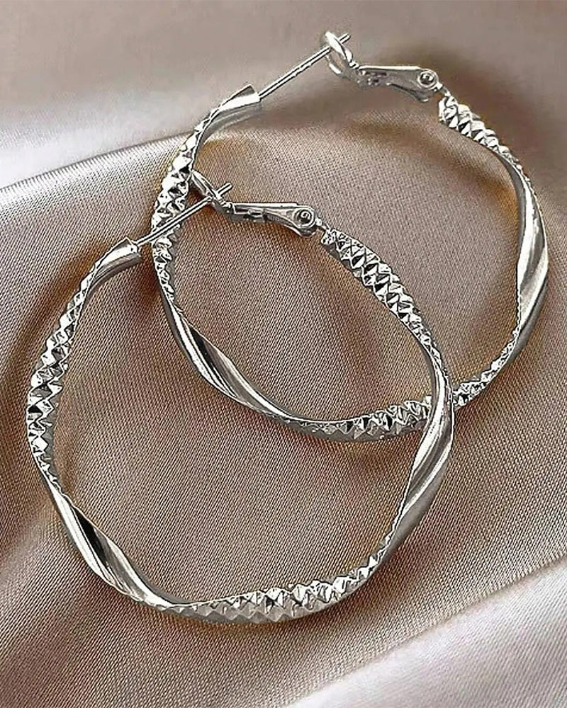 Minimalistisk Oregelbunden Vriden Ring Örhängen Elegant Texturerad Design
