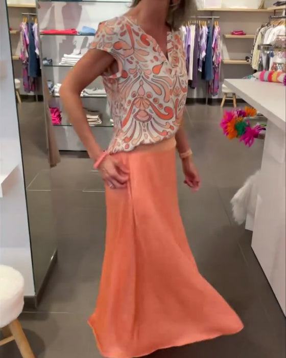 Printad ledig blus med V-ringning och raglanärmar