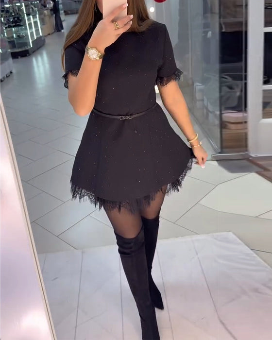 Glittrig Spetsklänning Med Korta Ärmar Och A-Linje