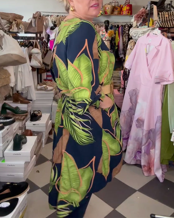 Lös Klänning Med Lövtryck Och V-Ringning