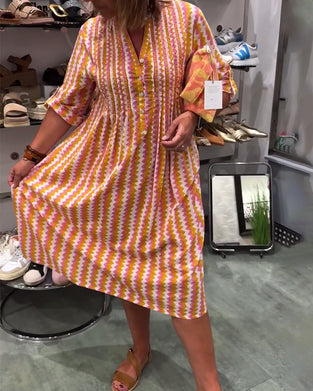 Klänning med vågmönster