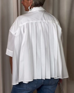 Rynkad blus med kort ärm