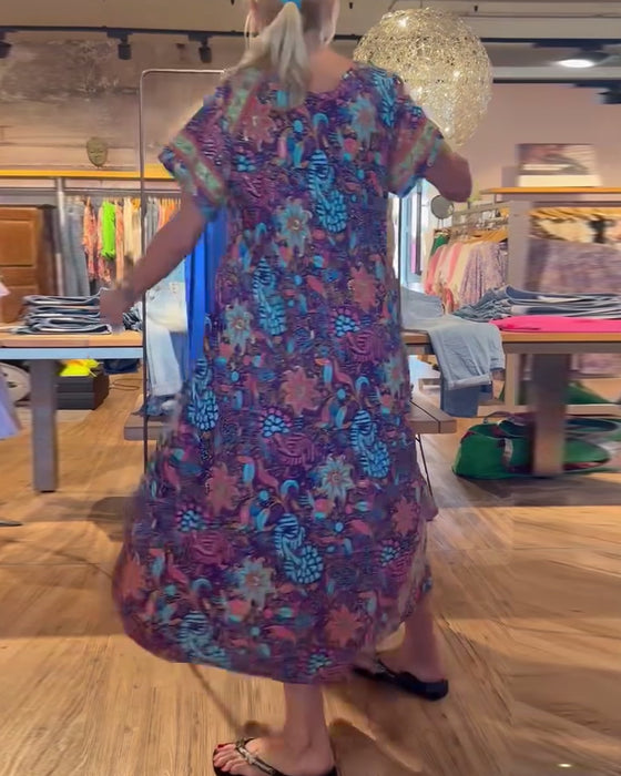 Tryckt kortärmad lång klänning med rund hals