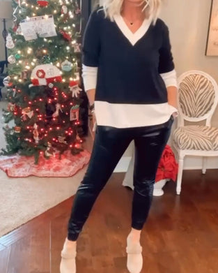 Avslappnad topp med v-ringning och färgblock