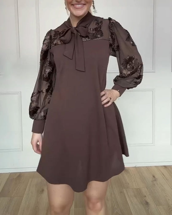 Klänning Med Långa Ärmar Och Snörning