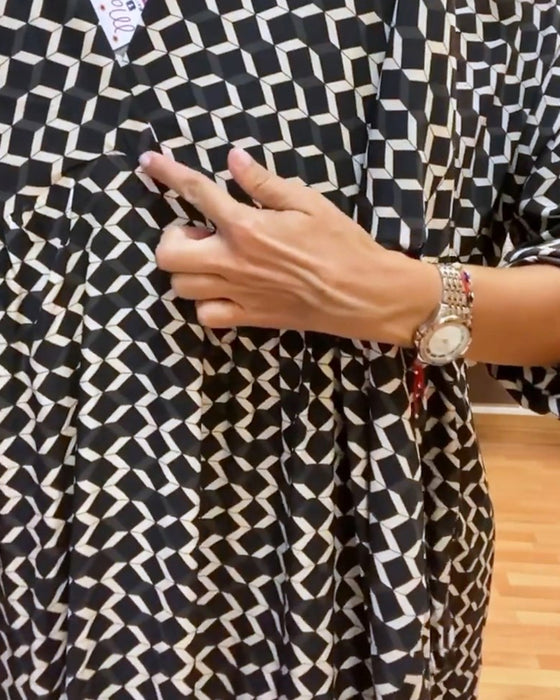 V-ringad casual klänning med geometriskt tryck