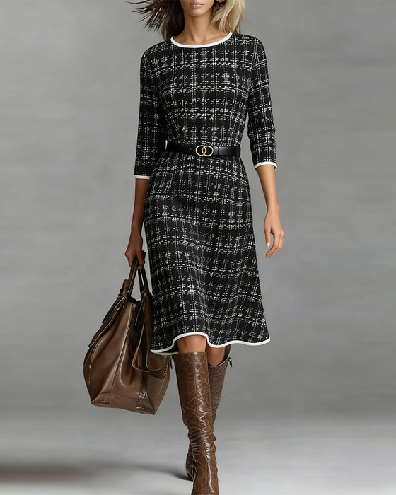 Klänning Med Runt Halsutsnitt Och Chanel-Stil