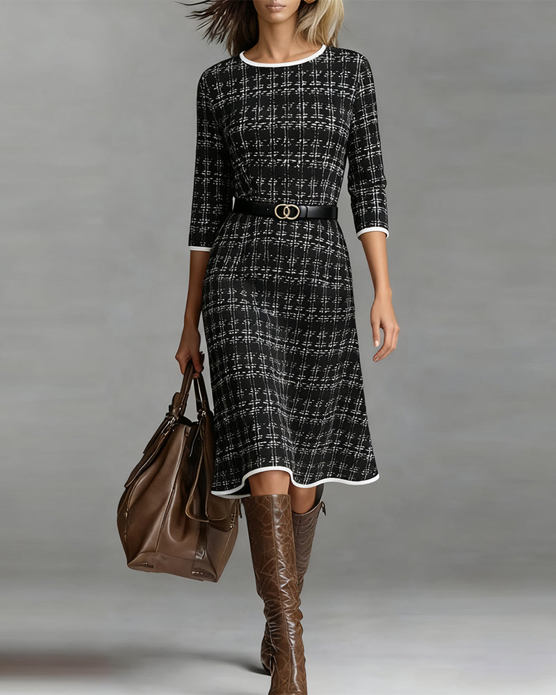 Klänning Med Runt Halsutsnitt Och Chanel-Stil