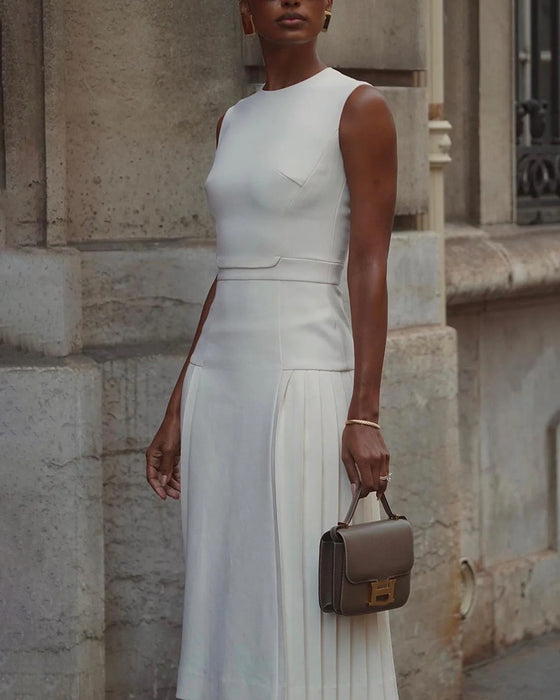 Ärmlös slimmad klänning med enfärgad