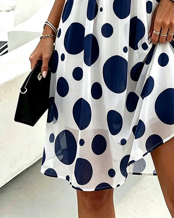 Klädning Ruffle Trim Polka Dot Rynkad