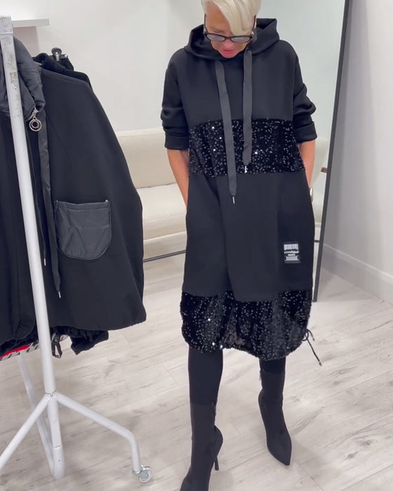 Klänning Med Huva Och Moderiktig Patchwork