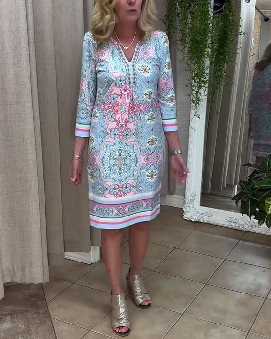 Klänning Med V-Ringning Och Tryck Rak Passform