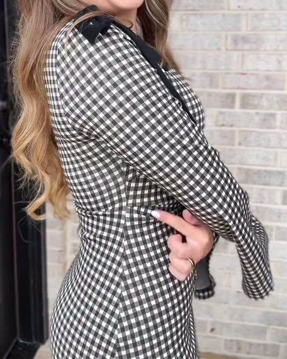 Klänning med rutigt mönster, klockärm, rund halsringning