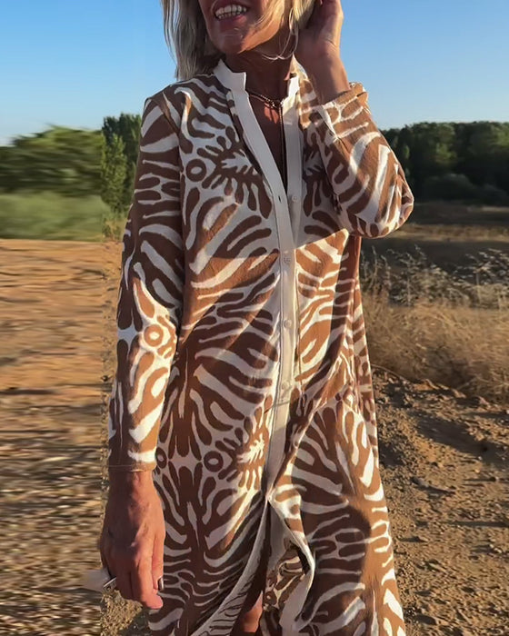 Långärmad klänning med tryckt tryck